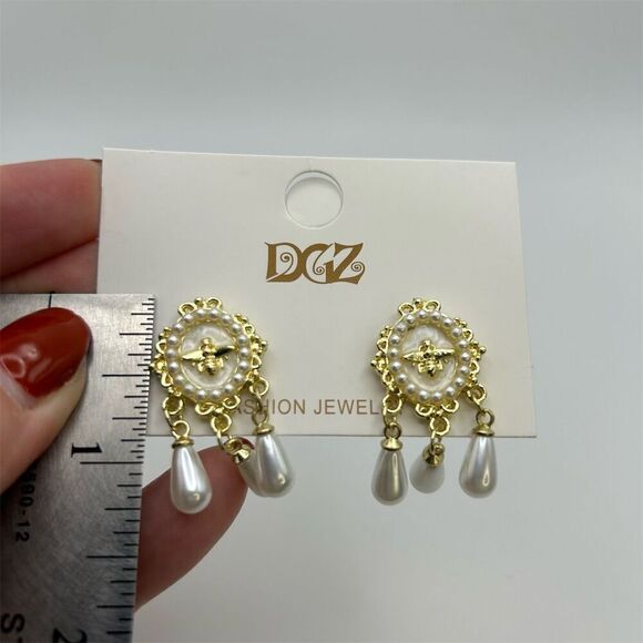 Gold Tone Bee Motif Faux Pearl Drop Stud Dangle Earrings Classic Ornate Pretty - Picture 6 of 8